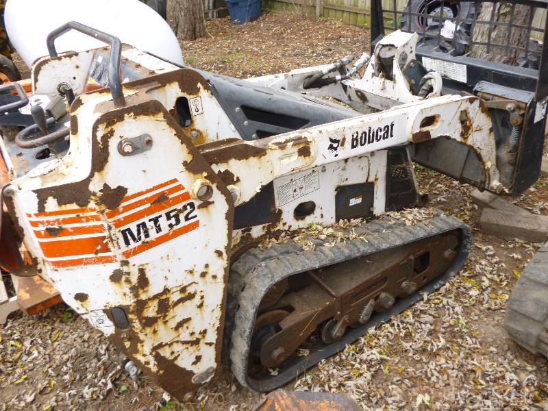 lot 3 image: 2005 Bobcat Model MT-52 Tracked Mini Bobcat Skid Loader Skid Steer