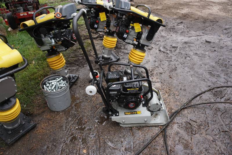 lot 19 image: AJLR Model LC90T Power Plate Compactor