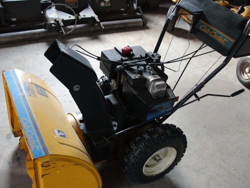 8 hp cub cadet  snowblower with cab