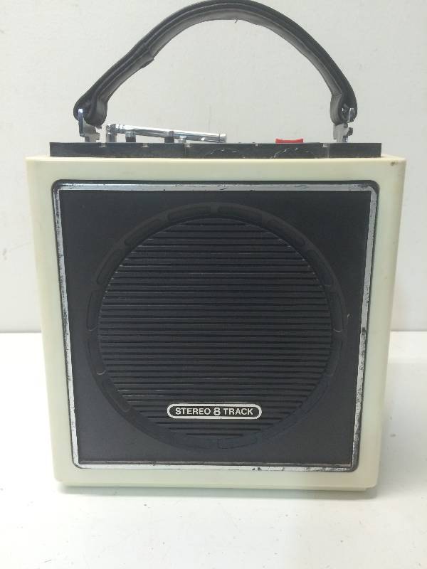lot 18 image: Portable 8-Track AMFM Radio