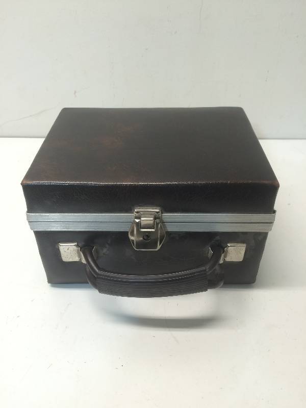 lot 19 image: 8-Track Tapes With Case