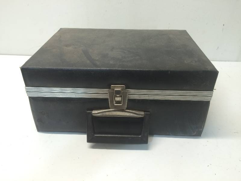 lot 20 image: 8-Track Tapes With Case