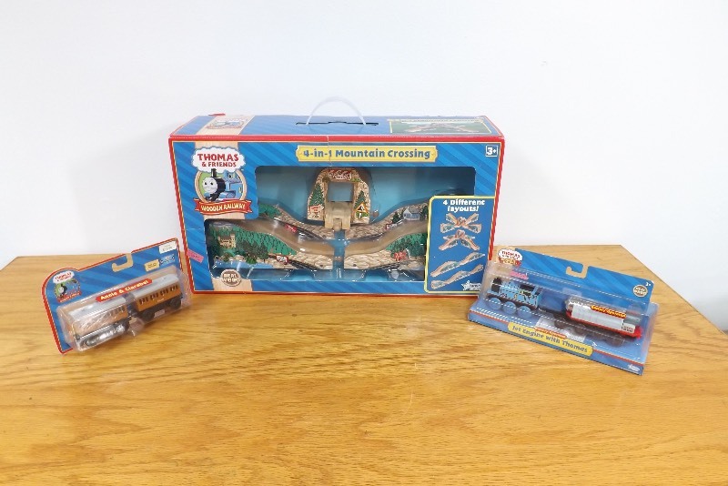 New in Box Thomas and Friends Wooden Railway 4 in 1 Mountain Crossing with 2 Trains