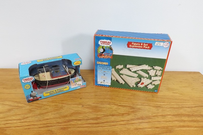 New in Box Thomas and Friends Wooden Railway Figure 8 Wooden Tracks, and Bath Boat Toy