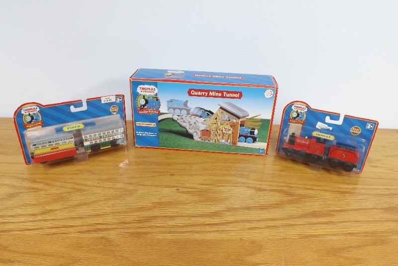 New in Box Thomas and Friends Wooden Railway Quarry Mine Tunnel Track, with Trains