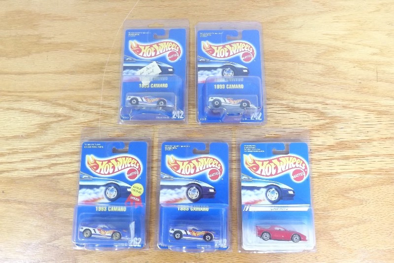 5 MINT on Card Hot Wheels Variation Cameros in Protecters