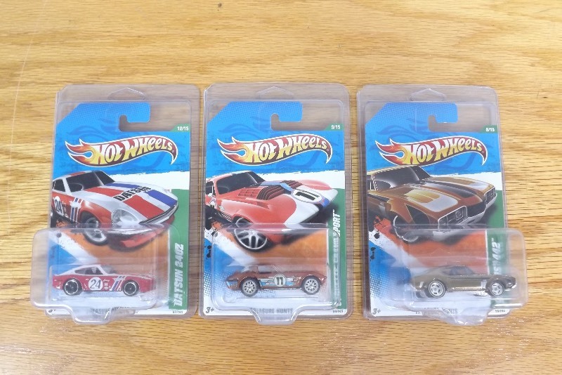 3 MINT on Card Hot Wheels 2011 Treasure Hunt and Super Treasure Hunts in Protecters