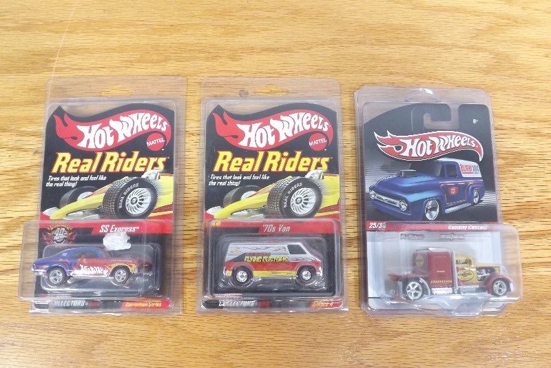 3 MINT on Card Hot Wheels Real Riders in Protecters