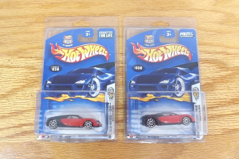 2 MINT on Card Hot Wheels 2003 Bugatti Veyrons in Protecters