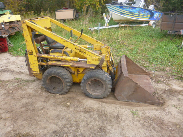 lot 7 image: Rounder Mini Skid Loader