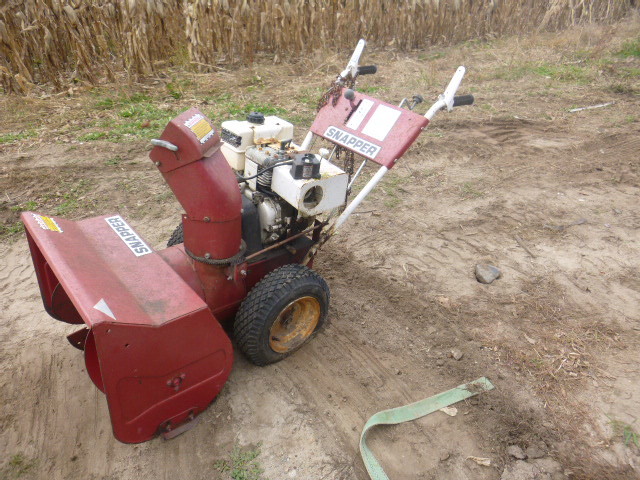 lot 9 image: Snapper Snowblower