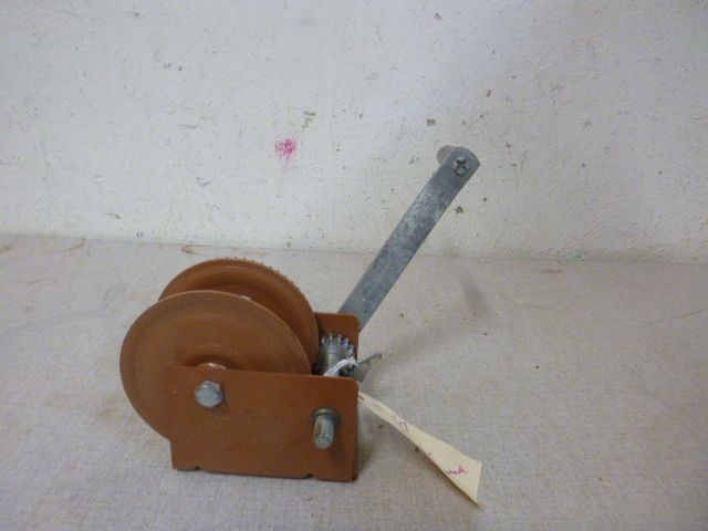 lot 36 image: Trailer Winch
