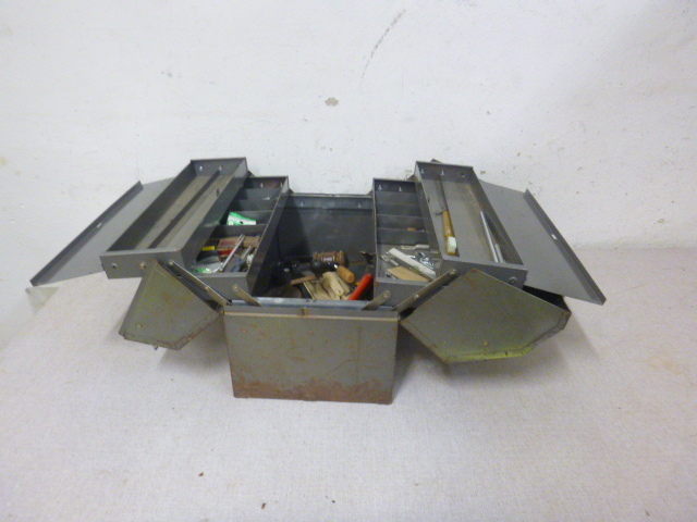 lot 49 image: Metal Toolbox