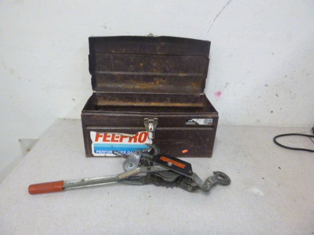 lot 50 image: Metal Toolbox