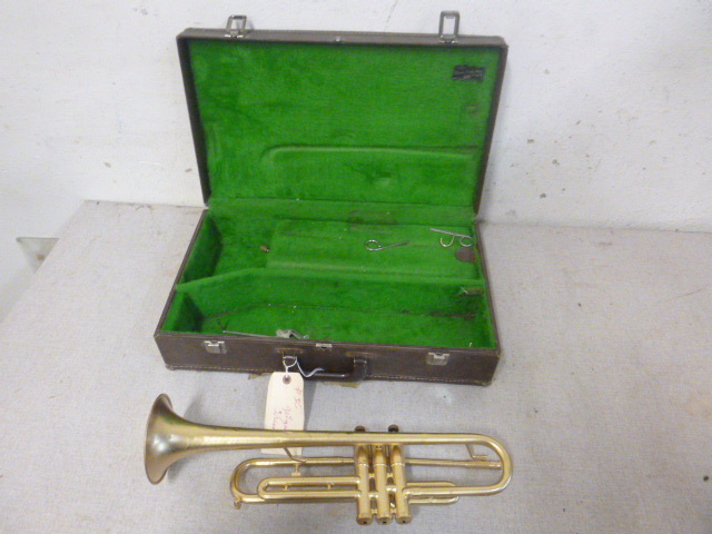 lot 59 image: Getzen Trumpet