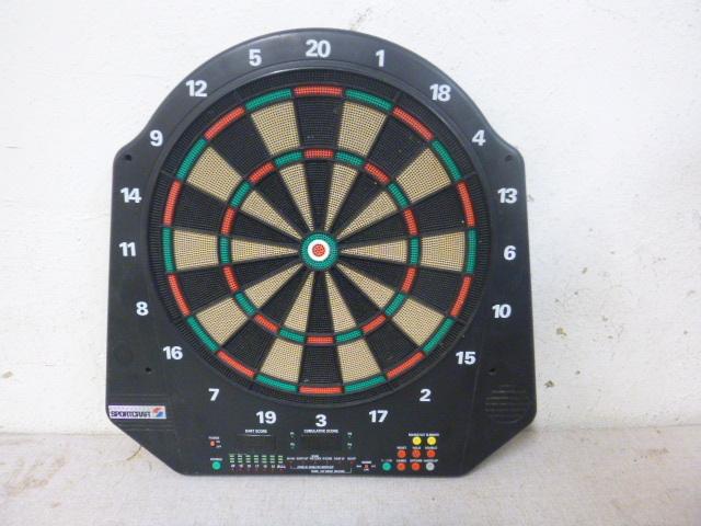 lot 75 image: Sportscraft Dart Board