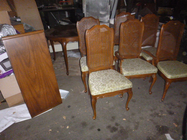 lot 81 image: Table with 6 Chairs