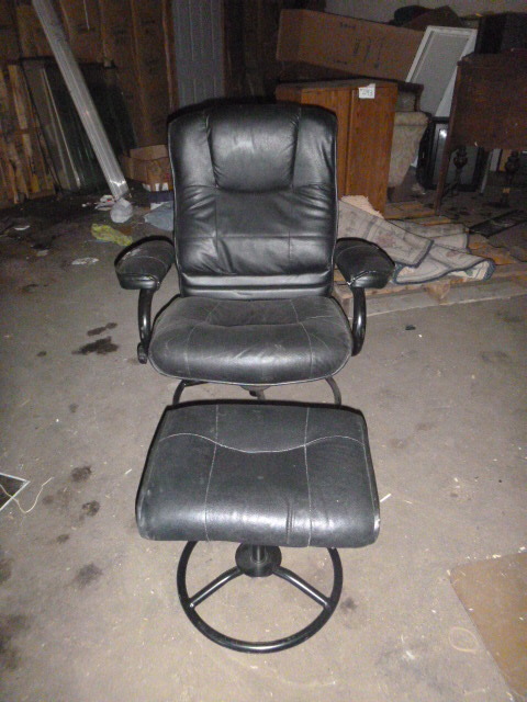 lot 83 image: Black Leather Chair