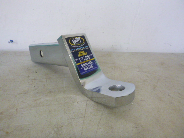 lot 13 image: Valley 2 Chrome Ball Mount Hitch