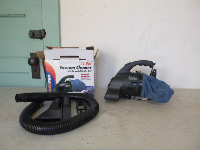 lot 18 image: Road Pro 12 Volt Vacuum Cleaner