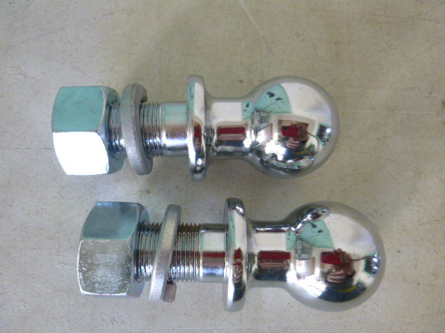 lot 26 image: 2 Balls