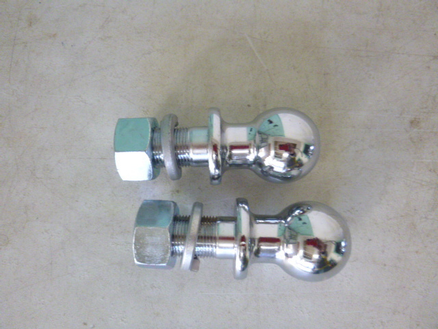 lot 27 image: 2 Balls