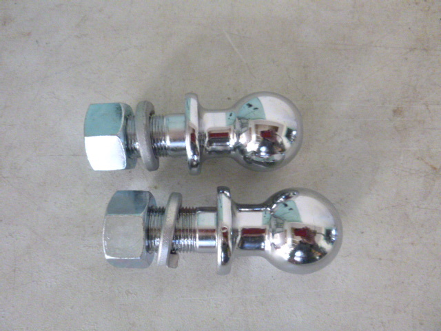 lot 28 image: 2 Balls