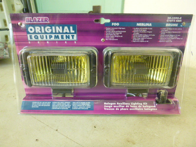 lot 33 image: Blazer Halogen Fog Light Kit