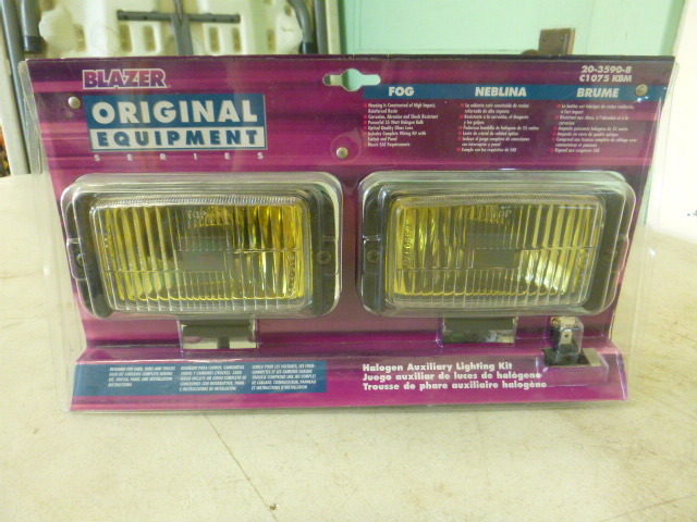 lot 34 image: Blazer Halogen Fog Light Kit