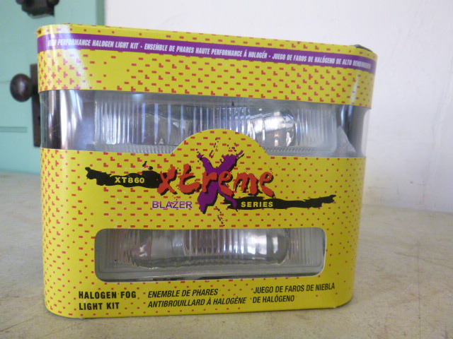 lot 37 image: Blazer Xtreme Halogen Fog Light Kit