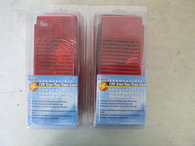 lot 42 image: 2 Blazer Submersible StopTurnTail Lights