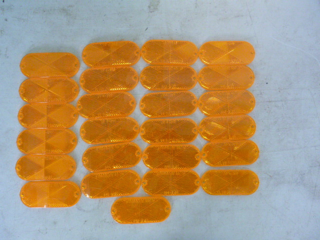 lot 47 image: 25 Amber Reflectors