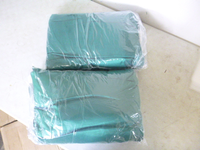 lot 81 image: 2 New Travel Pillows