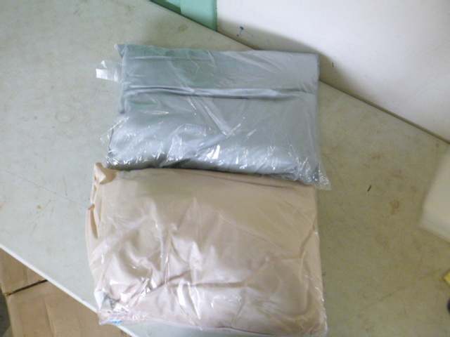 lot 83 image: 2 New Travel Pillows