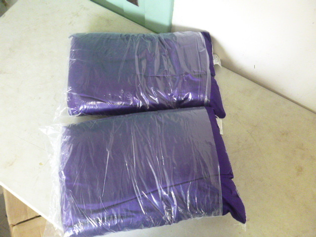 lot 85 image: 2 New Travel Pillows