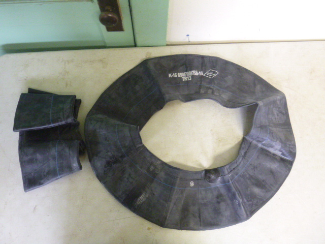 lot 108 image: 2 Bulldog Auto Inner Tubes