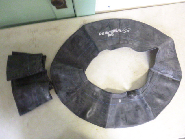 lot 111 image: 2 Bulldog Auto Inner Tubes