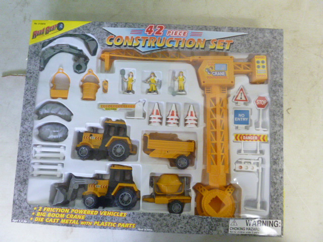 lot 120 image: Road Gear Construction Toy Set