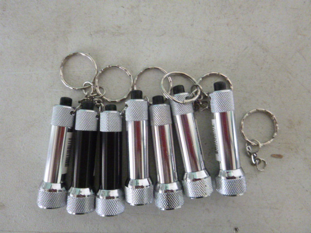 lot 140 image: 7 Key Chain Flashlights