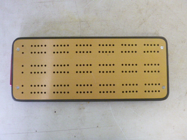lot 267 image: Cribbage Board