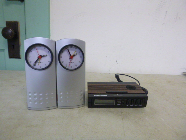 lot 274 image: 3 Battery Operated Alarm Clocks