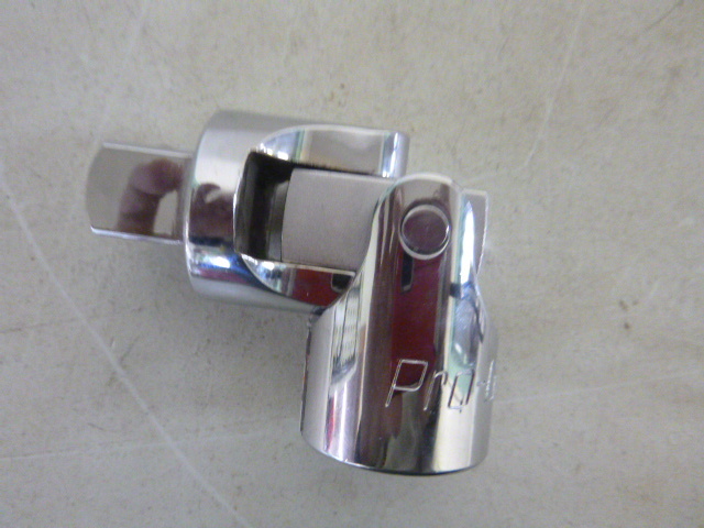 lot 305 image: Pro Guard Universal Joint