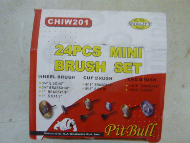 lot 313 image: Pit Bull Mini Brush Set