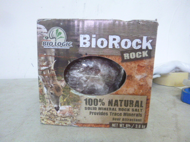 lot 371 image: Mossy Oak Bio Logic 100% Natural Mineral Rock Salt