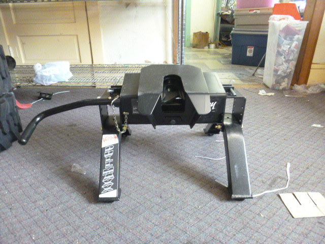 lot 2 image: Valley Pull Maxx 5th Wheel Hitch