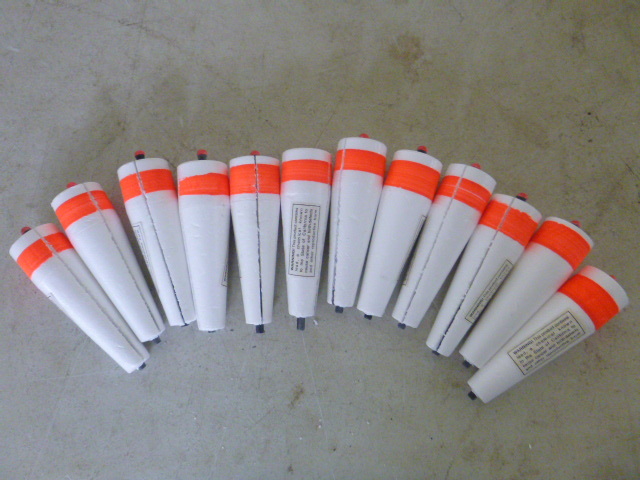 lot 408 image: 12 Popper Bobbers