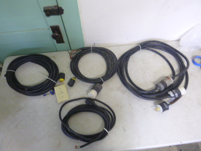 lot 426 image: Miscellaneous Heavy Duty Cords
