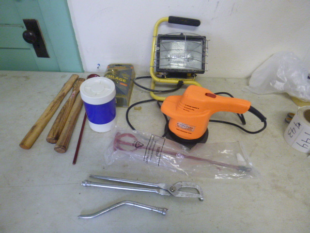 lot 438 image: Miscellaneous Garage Items