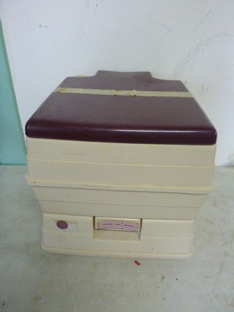 lot 445 image: Porta Potty