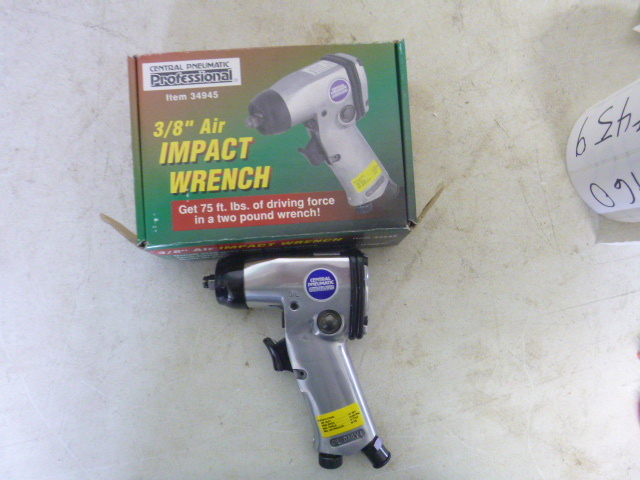 lot 453 image: Central Pneumatic 38 Air Impact Wrench